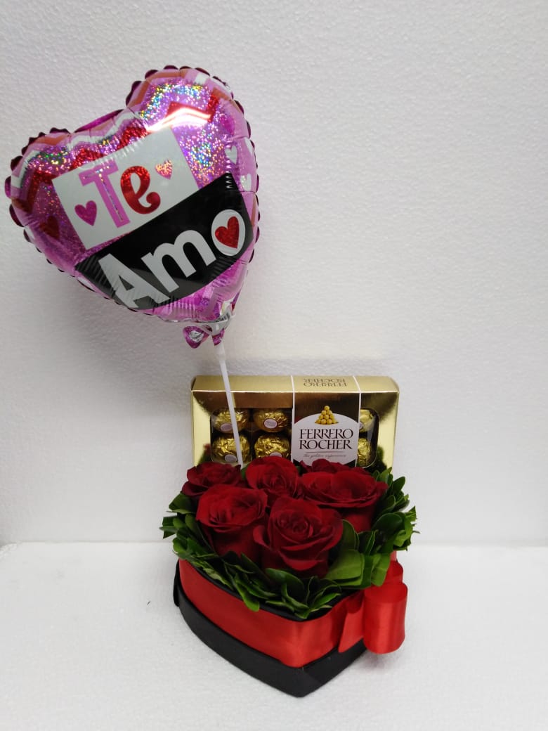 Caja corazn con 6 Rosas ms Bombones Ferrero Rocher de 100 Grs y Globito 